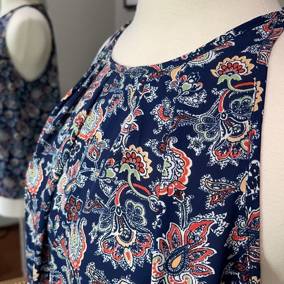 Lucy & Laurel Navy Multi Color Sleeveless Top - Picture 3 of 6